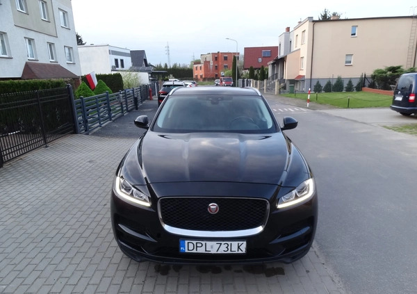 Jaguar F-Pace cena 85000 przebieg: 124000, rok produkcji 2016 z Poznań małe 56